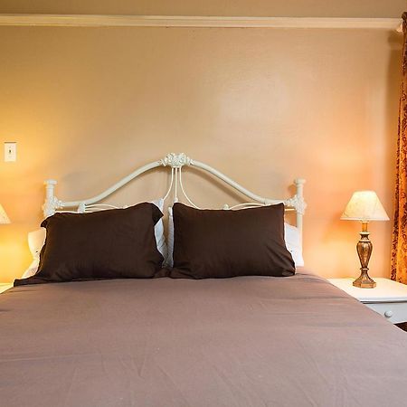 Hollywood Hills Suites Los Angeles Exterior photo