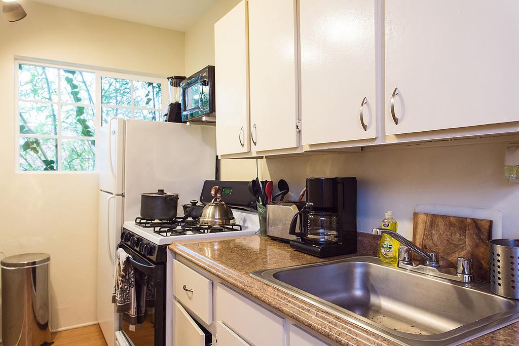 Hollywood Hills Suites Los Angeles Exterior photo